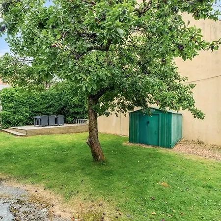 Valand 10 Min Walk From Center Apartment *