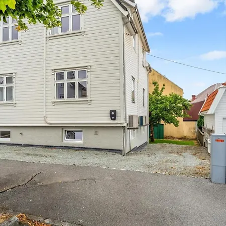 Valand 10 Min Walk From Center