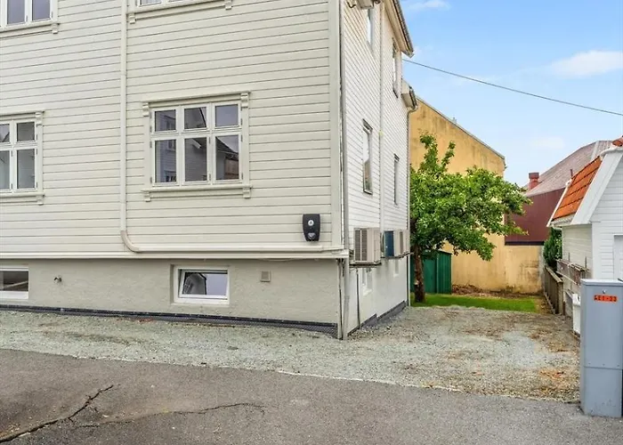 Valand 10 Min Walk From Center